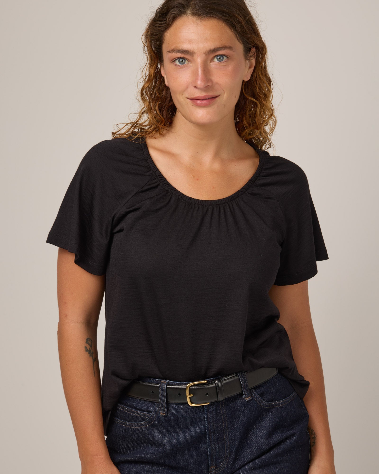 T-shirt à col froncé Lilah Signature