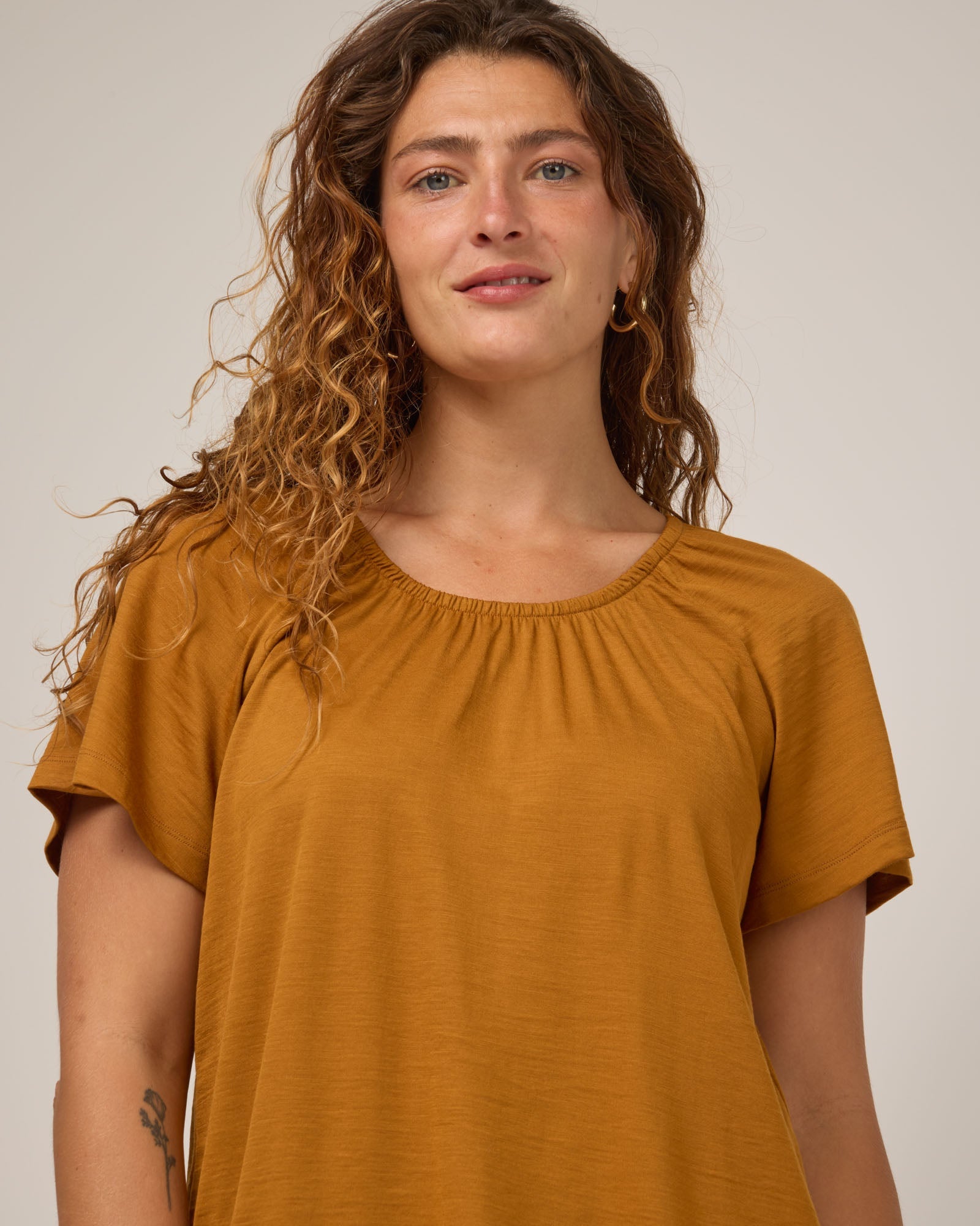 T-shirt à col froncé Lilah Signature